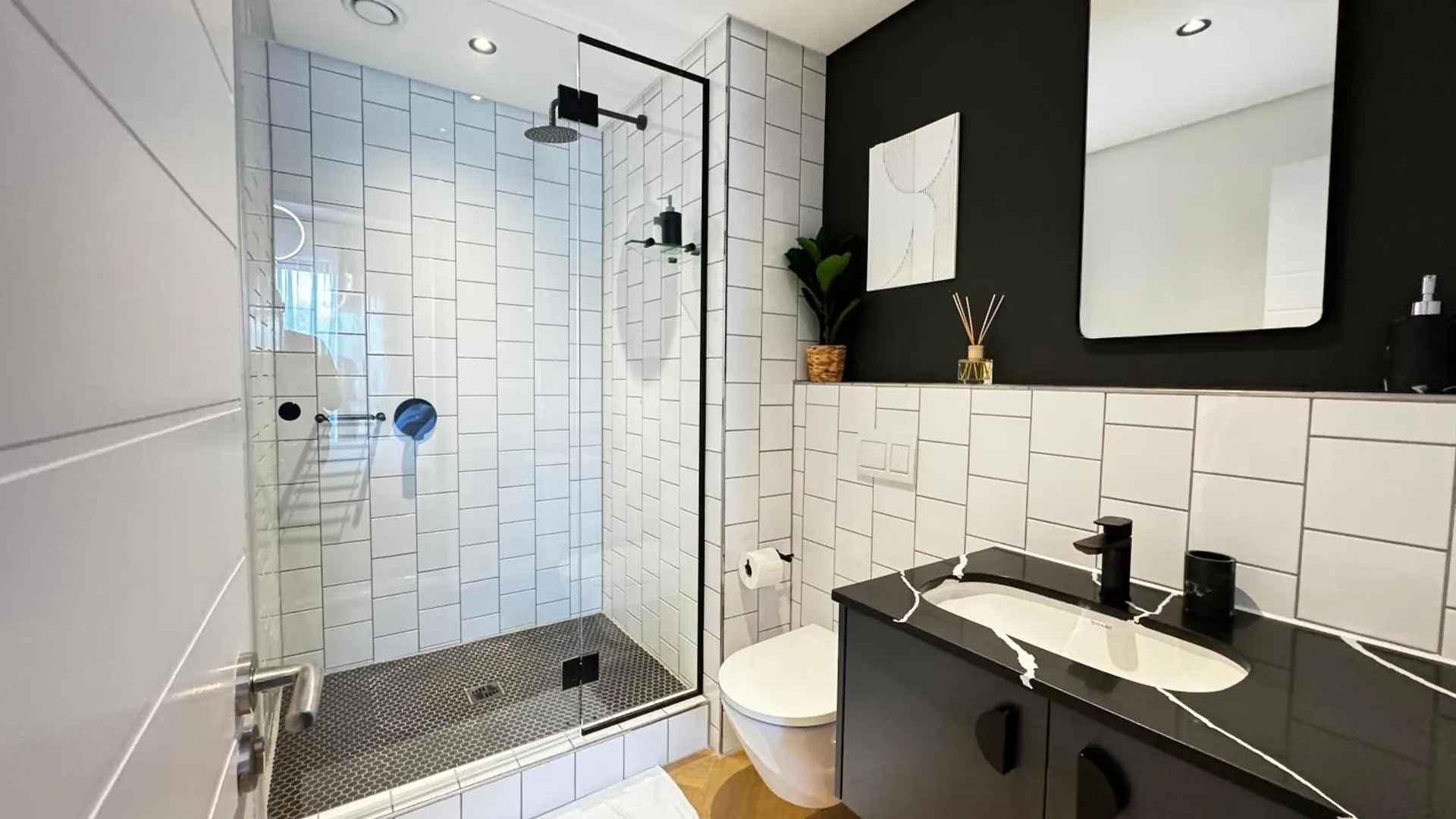 S.A.E. Nine Palms Luxury Apartment Cape Town