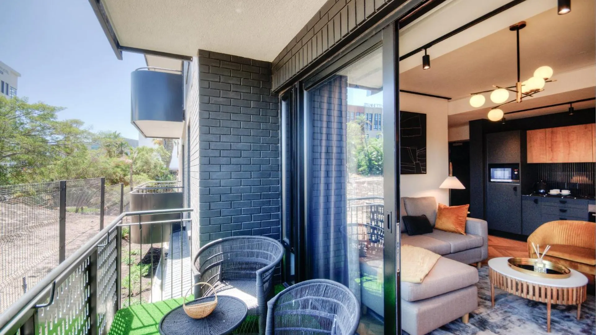 S.A.E. Nine Palms Luxury Apartment Cape Town